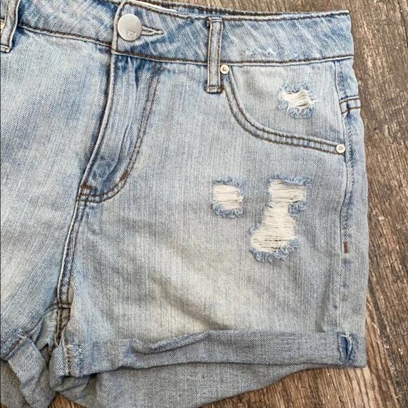 RSQ Light Washed Denim “Mom Short” Shorts - Picture 2 of 12